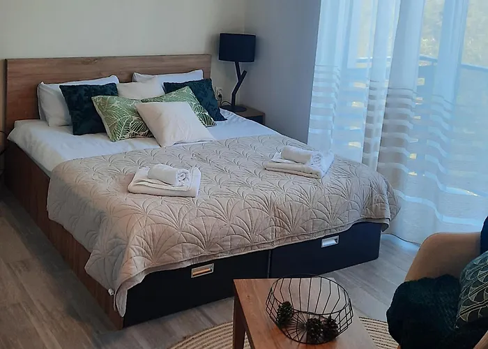 Sunny Woods Apartment